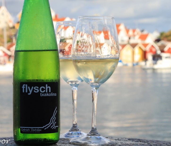 How To Pour Txacolina